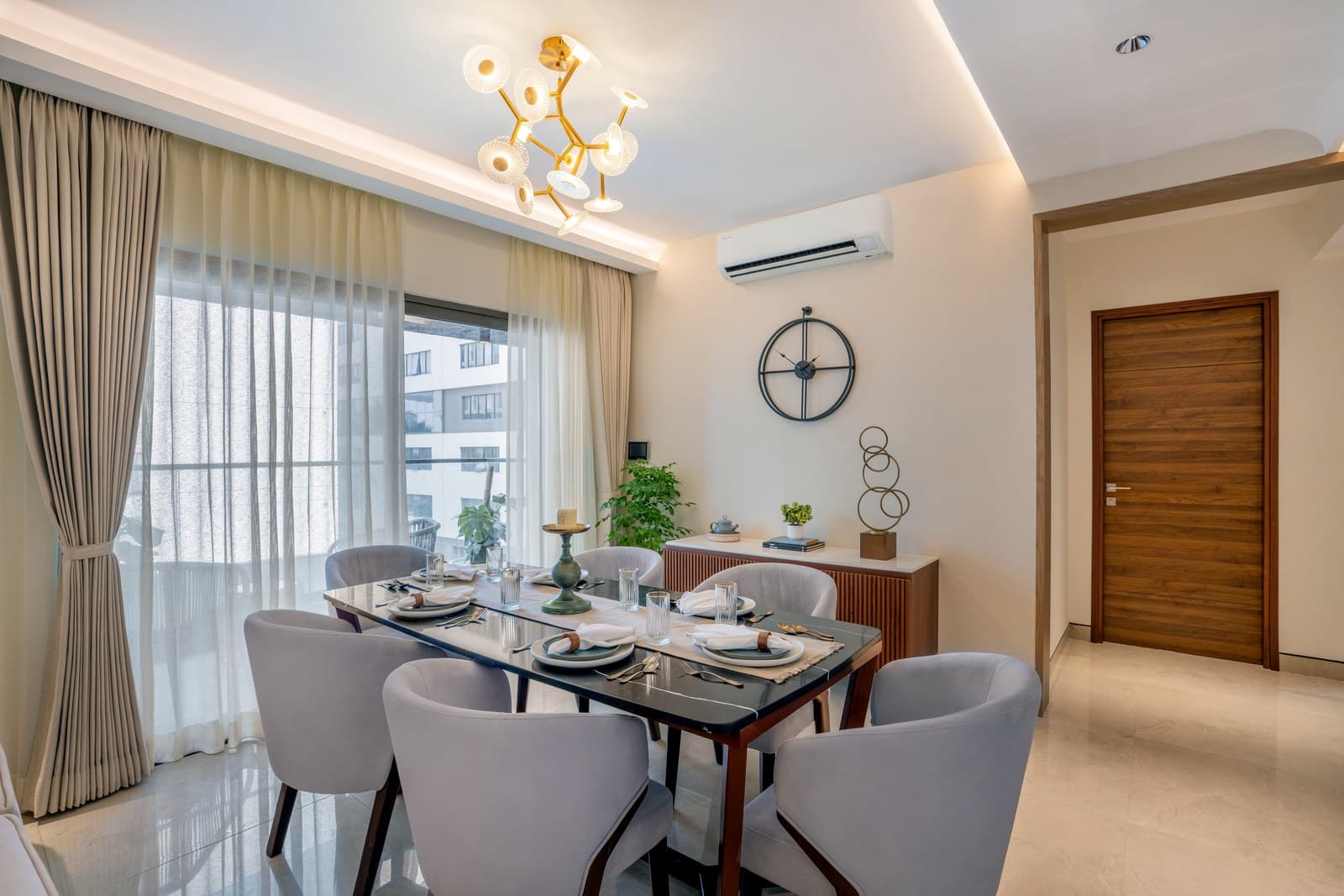 A calm, light-filled interior by Karyae